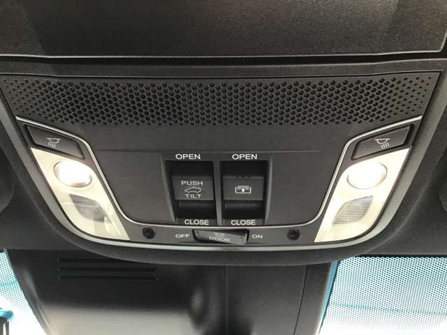 便利なマップライトはLED式です