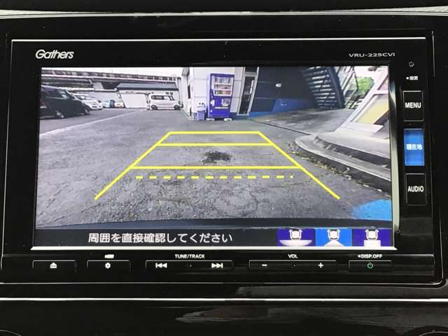 駐車も安心の3モードリアカメラ付です
