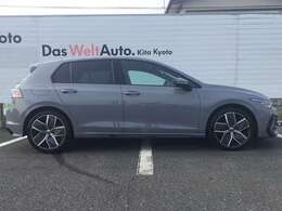 プリクラッシュブレーキシステム”Front Assist”搭載。衝突の危険が予測される場合に、ドライバーが回避操作を行わなければ、システムが自動で車両を減速させて衝突の被害を軽減します。