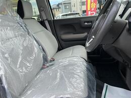 【運転席】座り心地が良いシートなので長時間の運転でも快適にお過ごしいただけます。新品のフロアマットのご注文も可能です。掲載箇所以外にご希望の写真がございましたらお気軽にお問い合わせ下さい。