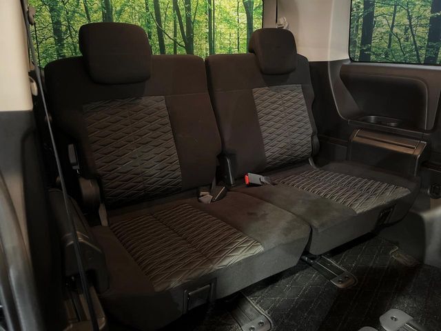 3列目シートはもちろん状態良好☆大人でもゆったりと座って頂けますので、大人数でのお出かけもラクラクです♪ご家族で、気の知れた仲間で、ドライブに行くのが楽しみですね♪