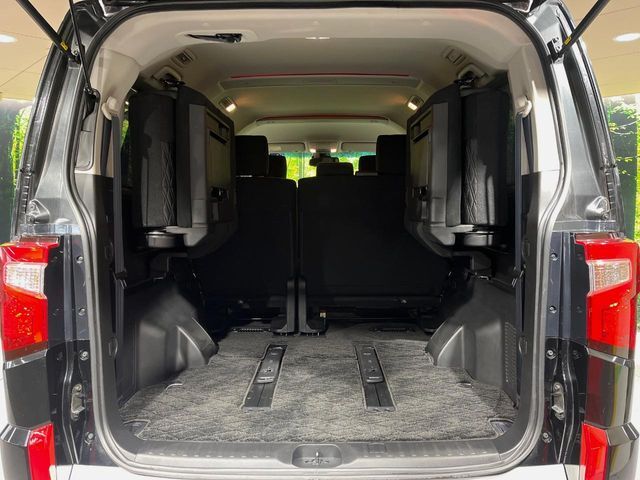 普段のお買い物や通勤、送迎等に十分な荷室スペースを確保しております。セカンドシートを倒すと、大きな荷物の積載も可能です♪