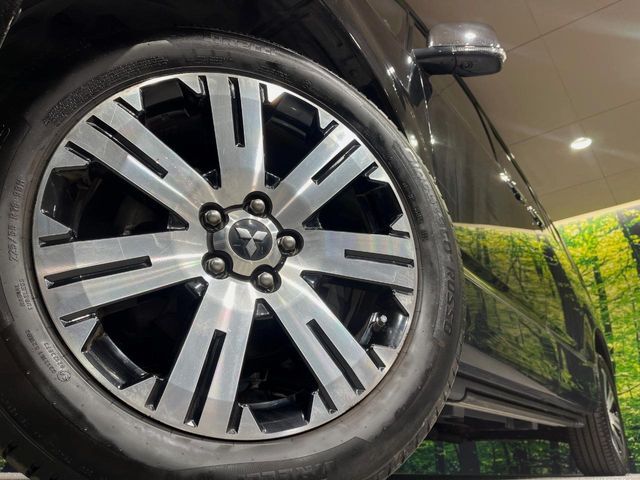 【純正アルミホイール】外観にマッチした純正アルミホイールを装着しております。各種社外アルミホイールや、スタッドレスタイヤも取扱いしております。是非ご相談ください♪