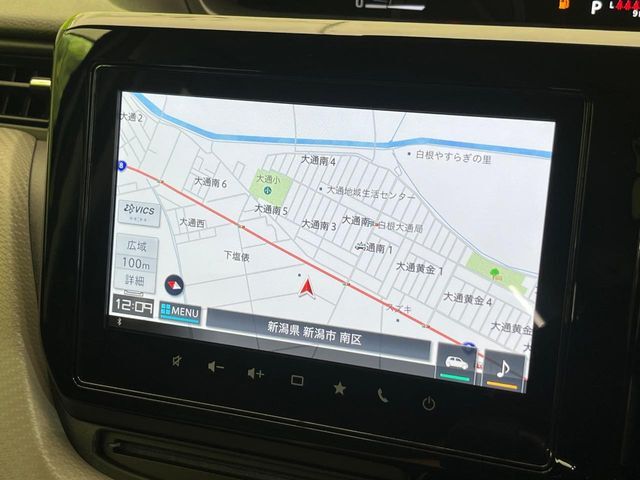 【メーカー純正9型ナビ】インテリアに溶け込むスタイリッシュな「専用設計」メーカーナビを装備♪視認性や操作性など基本性能にも優れ、より上質なカーライフをお楽しみいただけます。