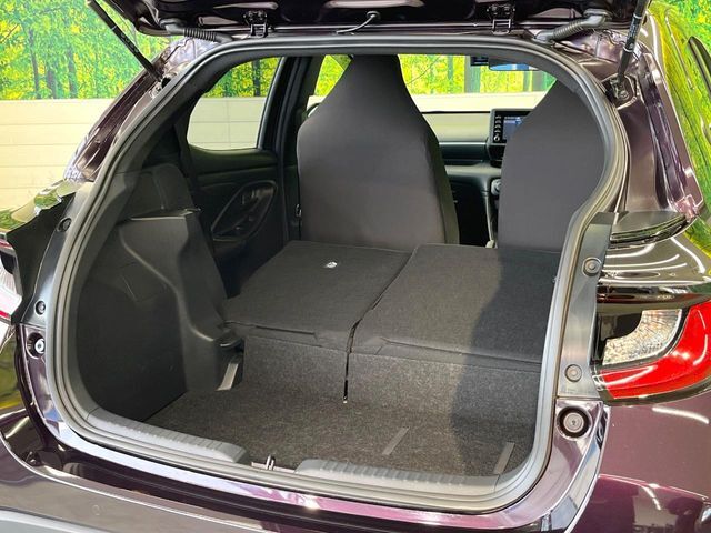 普段のお買い物や通勤、送迎等に十分な荷室スペースを確保しております。セカンドシートを倒すと、大きな荷物の積載も可能です♪
