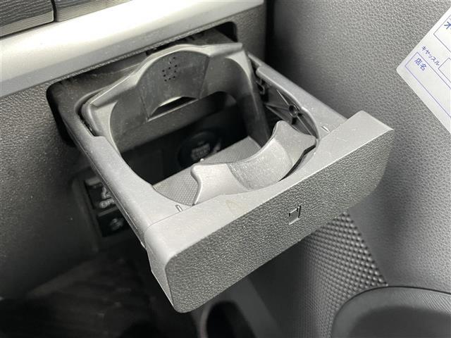 【ドリンクホルダー】長時間のドライブを快適に過ごすために、必須の車内アイテムですね。