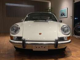 初代911のシリーズCにあたる2.2Lモデルです。