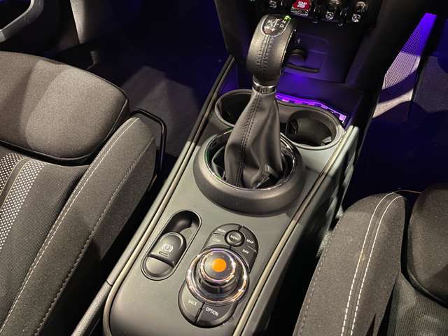 LIBERALAの有償保証は納車日からスタート。メーカー保証が満了したおクルマも安心。※長期保証を付帯できる車両には条件があります。保証の付帯、期間、範囲、内容、適用には一定の条件がございます。