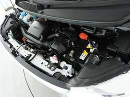 エンジンは車の心臓部分です。このエンジンルームが汚いとトラブルの基になります。当店は専用の液剤を使って徹底的に綺麗にします。