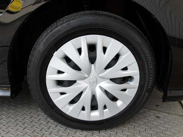 タイヤサイズは185/60R15です