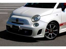 アバルト500入庫しました！　5速ミッション　赤革シート　純正オーディオ　ステアリングリモコン　純正ホイール　マニュアル操作で楽しいお車です！お気軽にお問い合わせください！