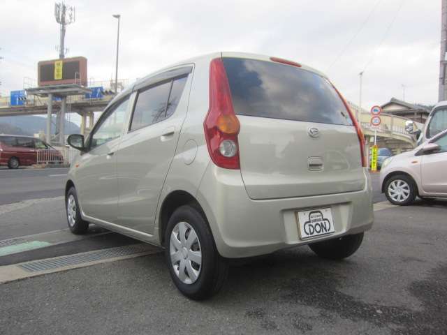 当店へ☆お車でお越しの場合は、名神京都東インターチェンジすぐ近く、国道1号線沿いにお店がございます☆電車でお越しの場合は、最寄り駅「JR山科駅」まで送迎いたします☆その際は事前にお申し付けください☆