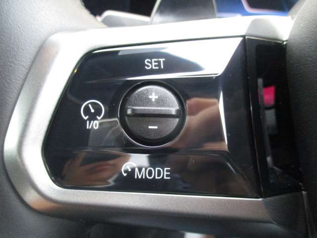 アクティブクルーズコントロール装備です。設定速度をキープしつつ、車間距離を優先し安全走行を可能と致します。長距離ドライブにマストな装備です。