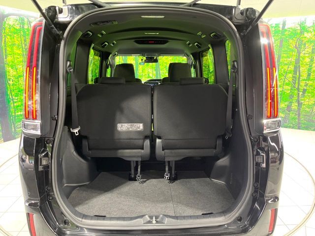 普段のお買い物や通勤、送迎等に十分な荷室スペースを確保しております。セカンドシートを倒すと、大きな荷物の積載も可能です♪