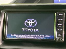 【純正ナビ】人気の純正ナビを装備しております。ナビの使いやすさはもちろん、オーディオ機能も充実！キャンプや旅行はもちろん、通勤や買い物など普段のドライブも楽しくなるはず♪