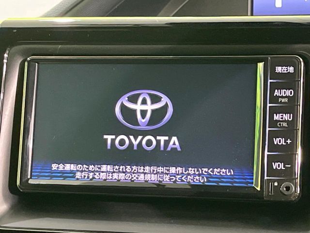 【純正ナビ】人気の純正ナビを装備しております。ナビの使いやすさはもちろん、オーディオ機能も充実！キャンプや旅行はもちろん、通勤や買い物など普段のドライブも楽しくなるはず♪