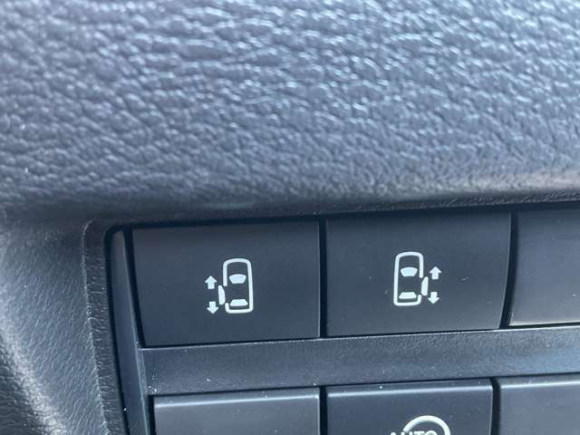 オートスライドドアは、運転席前にあるスイッチの操作でもオート開閉ができ、とても便利です。