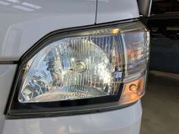 ヘッドライトは、LEDヘッドライト付いており夜間走行時も明るく照らしてくれますね！！