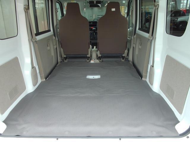 リアシートを畳めば広々としたラゲッジスペースが出現☆