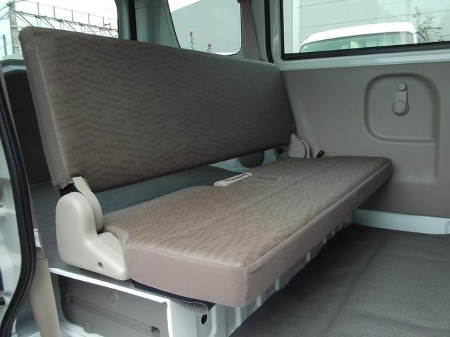 ご覧のように後席にも大人2名様がお座りいただけます☆