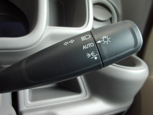 暗くなると自動でライトが点灯するオートライトを搭載☆