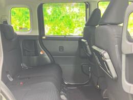 運転席側後部座席