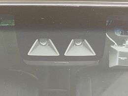 【スマートアシスト】走行中に前方の車両等を認識し、衝突しそうな時は警報とブレーキで衝突回避と被害軽減をアシスト。より安全にドライブをお楽しみいただけます。