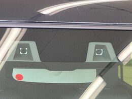 【スズキ　セーフティサポート】走行中に前方の車両等を認識し、衝突しそうな時は警報とブレーキで衝突回避と被害軽減をアシスト。より安全にドライブをお楽しみいただけます。
