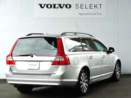 後方から追突された際、フロントシートをリクライニングさせ、衝撃を吸収する装置WHIPSが、むち打ち症を負うリスクを軽減してくれます。安心で嬉しい装備ですね。