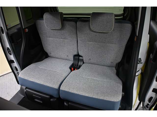 乗り込みやすく程よい広さのあるリアシート☆