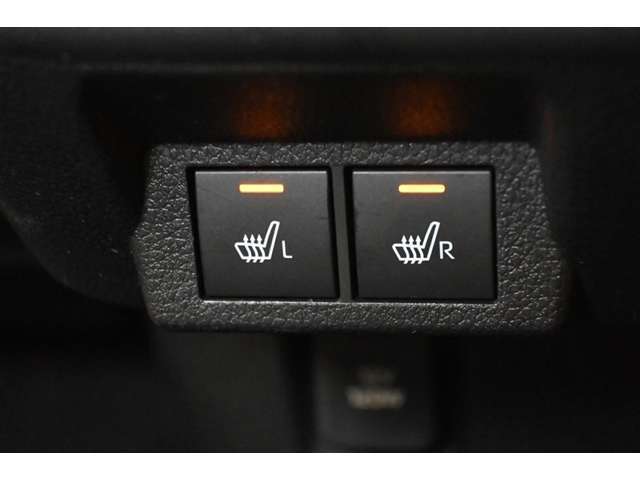 寒い日も快適♪シートヒーター装備！