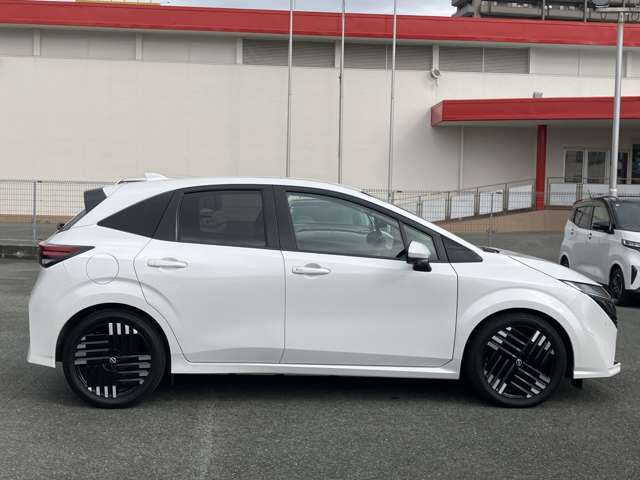 アルミ付きなので、スタイリッシュな足元を演出します！こだわり派のあなたに♪