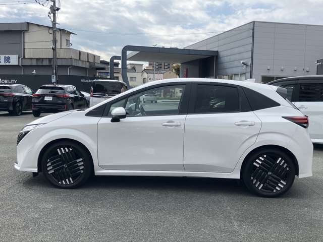 コンパクトなボディーなのでお車を初めてご購入される方でも安心してお乗りいただけます。