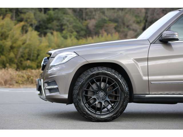 GLK350　入庫しました！お洒落なブラウンカラーです！社外AWとオールテレーンタイヤでアウトドアな雰囲気に仕上がってます！お気軽にお問い合わせください！