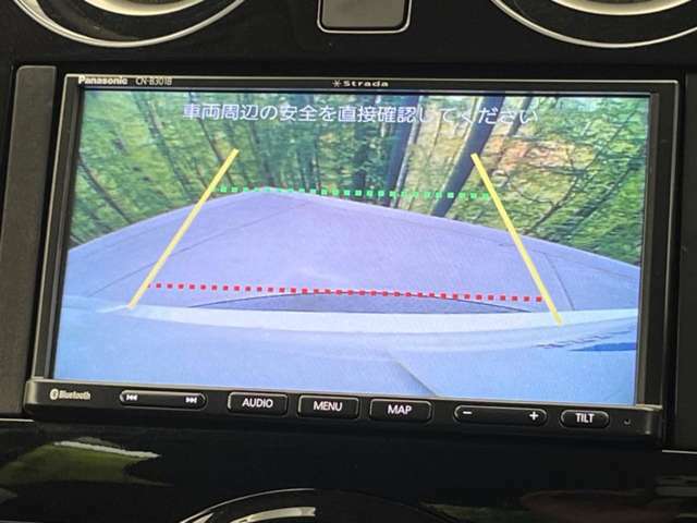 【バックカメラ】駐車時に後方がリアルタイム映像で確認できます。大型商業施設や立体駐車場での駐車時や、夜間のバック時に大活躍！運転スキルに関わらず、今や必須となった装備のひとつです！