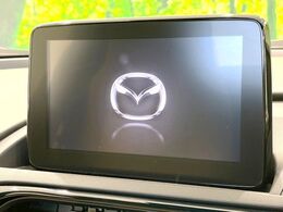 【マツダコネクトナビ】車内の雰囲気にマッチした一体型タイプのナビ。各種車輌設定やBluetooth再生等、様々な機能が楽しめます。直感的なダイヤル操作が可能で、使い勝手も良好です。