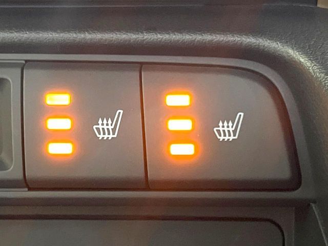 【シートヒーター】寒い日に重宝するシートヒーター！エアコンより早く温まってくれるので寒がりの人も安心ですね♪エアコンの温風は乾燥するから苦手、という方にもをおすすめです。