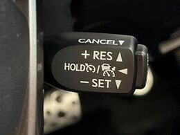 【レーダークルーズコントロール】高速道路での長距離走行が楽に！！自動で速度を保つクルーズコントロールが、衝突軽減システムと連携し、前方の車両を感知して車間を保つように速度調節してくれます！！
