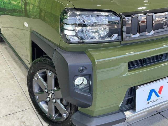 【LEDヘッドライト】悪天候や夜間走行時も良好な視界を確保し安心して運転できる高輝度LEDヘッドライトを装備！点灯速度が早く、消費電力も抑えられています。