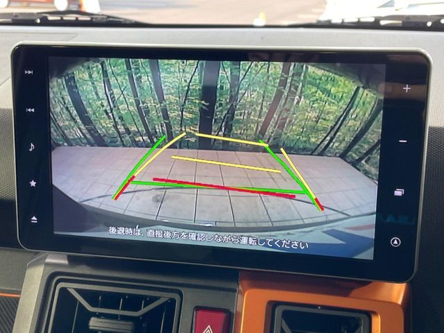 【バックカメラ】駐車時に後方がリアルタイム映像で確認できます。大型商業施設や立体駐車場での駐車時や、夜間のバック時に大活躍！運転スキルに関わらず、今や必須となった装備のひとつです！