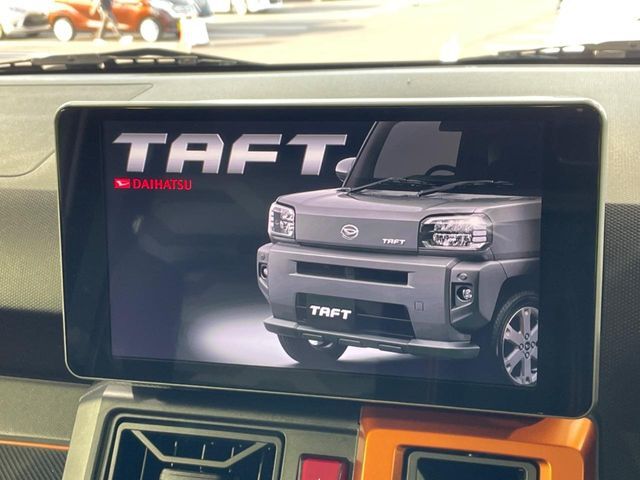 【純正9型ナビ】人気の純正ナビを装備しております。ナビの使いやすさはもちろん、オーディオ機能も充実！キャンプや旅行はもちろん、通勤や買い物など普段のドライブも楽しくなるはず♪