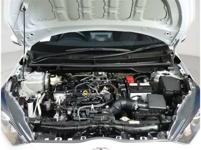 エンジンルームもしっかり洗浄・艶出しを行っています！キレイに仕上がっています♪