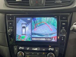 【アラウンドビューモニター】専用のカメラにより、上から見下ろしたような視点で360度クルマの周囲を確認することができます☆死角部分も確認しやすく、狭い場所での切り返しや駐車もスムーズに行えます。