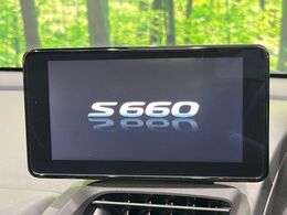 【ディスプレイオーディオ】お持ちのスマホやMP3プレイヤーとの無線接続で音楽再生が可能！コードで繋ぐわずらわしさも無く、手軽にお気に入りの音楽を楽しめます。