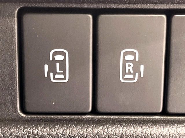 【両側パワースライドドア】スマートキーや運転席のスイッチで後席両側スライドドアの開閉が可能♪電動だから力を入れてドアを開ける必要が無く、小さなお子様でも簡単に開け閉めでき快適です♪