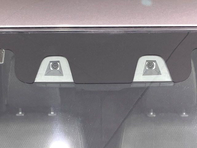 【デュアルカメラブレーキサポート】走行中に前方の車両等を認識し、衝突しそうな時は警報とブレーキで衝突回避と被害軽減をアシスト。より安全にドライブをお楽しみいただけます。