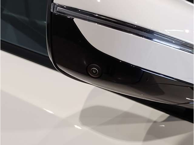 【ボディコーティングで新車時の輝きを】ご納車前にボディを磨き上げ下地処理を行った上で、コーティングを施工します。軽微な小傷も無くなりより新車時の輝きに近い状態でお届けできます。ぜひご用命下さい！