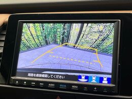 【バックカメラ】駐車時に後方がリアルタイム映像で確認できます。大型商業施設や立体駐車場での駐車時や、夜間のバック時に大活躍！運転スキルに関わらず、今や必須となった装備のひとつです！
