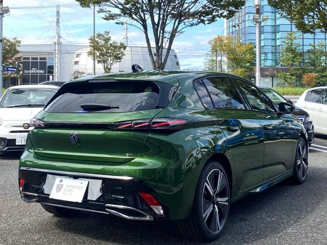 外装は専任スタッフによる真心込めたワックス磨きを実施しております。内装もクリーニングを実施させていただいております。質の良さをご体感くださいませ。
