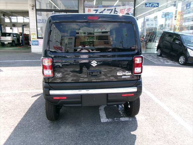 【陸運局認定指定車検工場完備】国家資格検査員1名・国家資格整備士3名で、お客様の大切な愛車を末永く安心サポートさせて頂きます！当店おすすめ安心メンテパック加入で3年間のメンテナンスと車検がお得！